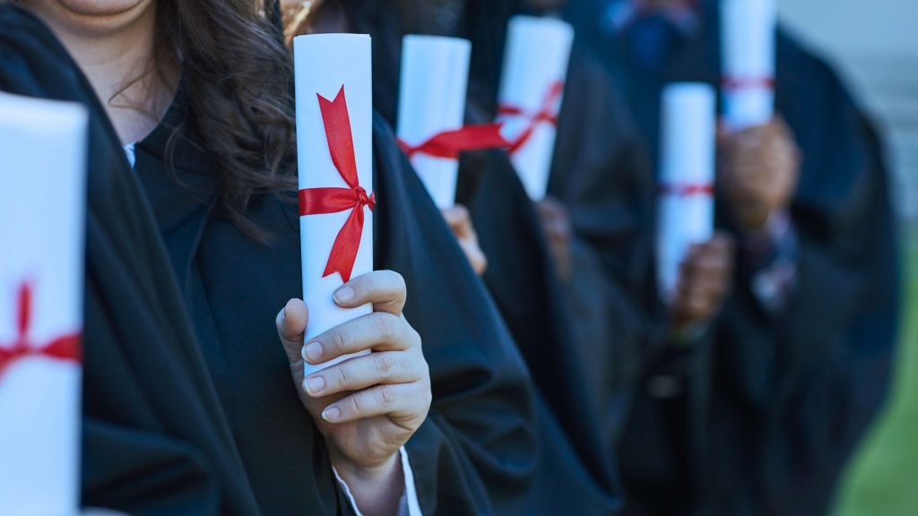 Universidade UniPiaget CV: Uma porta para o futuro dos jovens