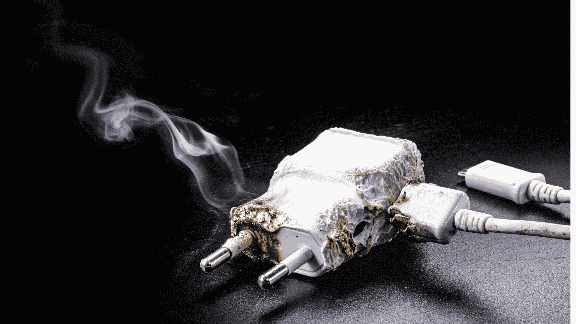 Pâ ki ka ta dexâ karregador di telemóvel na tomada kuandu ê ka sta karregâ