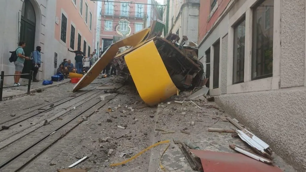 Lisbon in tears: after the derailment of the Elevador da Glória