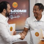 "Treinador português despede-se dos Tubarões Azuis após seis anos de sucesso histórico, incluindo a qualificação inédita para o Mundial 2026"