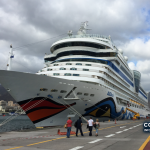 Arquivo — o AIDAsol atracado no porto de Santa Cruz de Tenerife, em 30 de janeiro de 2016. A imagem identifica o navio em contexto portuário, mas não documenta a chegada desta terça-feira ao Mindelo.