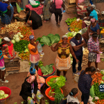 Atividade no mercado de Assomada em fotografia de arquivo de 28 de fevereiro de 2018. A imagem ilustra o comércio local; não mostra o anúncio BADEA–iiB.