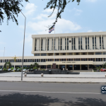 Edifício da Assembleia Nacional, na Praia, em fotografia de arquivo de setembro de 2021. A imagem ilustra o contexto institucional; não documenta a elaboração do índice.