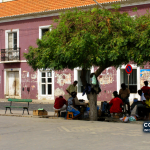 Vista da cidade da Praia, ilha de Santiago, numa fotografia de arquivo de 2008. A imagem ilustra vida urbana e não documenta o ranking nem condições atuais.