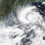 Imagem NASA Worldview Snapshots; a trajetória e a intensidade devem ser confirmadas nos boletins oficiais.