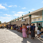 Fotografia fornecida à redação; autor não identificado. Segundo confirmação do editor, foi captada em 15 de outubro de 2026 no hospital de Espargos. A imagem não permite identificar os diagnósticos das pessoas presentes.