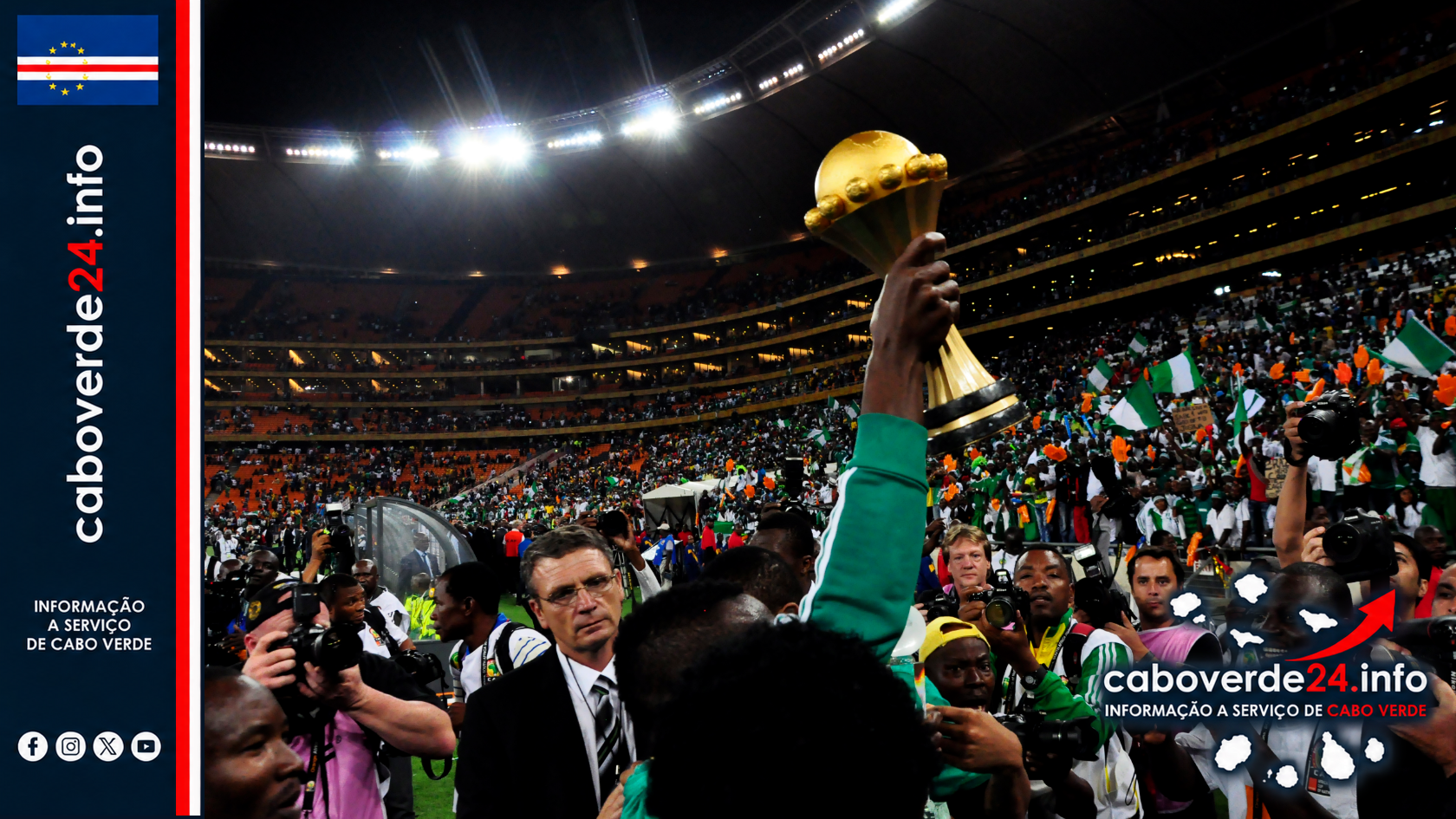 Fotografia de arquivo — jogador da Nigéria ergue a taça da CAN após o título de 2013, no Soccer City, em Joanesburgo. A imagem é contextual e não documenta a decisão de 2026.