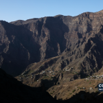 Alto Mira, no município do Porto Novo, Santo Antão. Fotografia de arquivo de 26 de maio de 2022; não documenta os estragos nem a reabertura dos acessos em outubro de 2026.