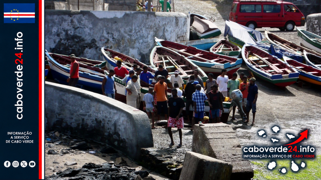 Chegada de uma embarcação de pesca a Ponta do Sol, Santo Antão, em fotografia de arquivo de janeiro de 2010. A imagem ilustra o setor e não identifica uma embarcação abrangida pela redução do gasóleo.