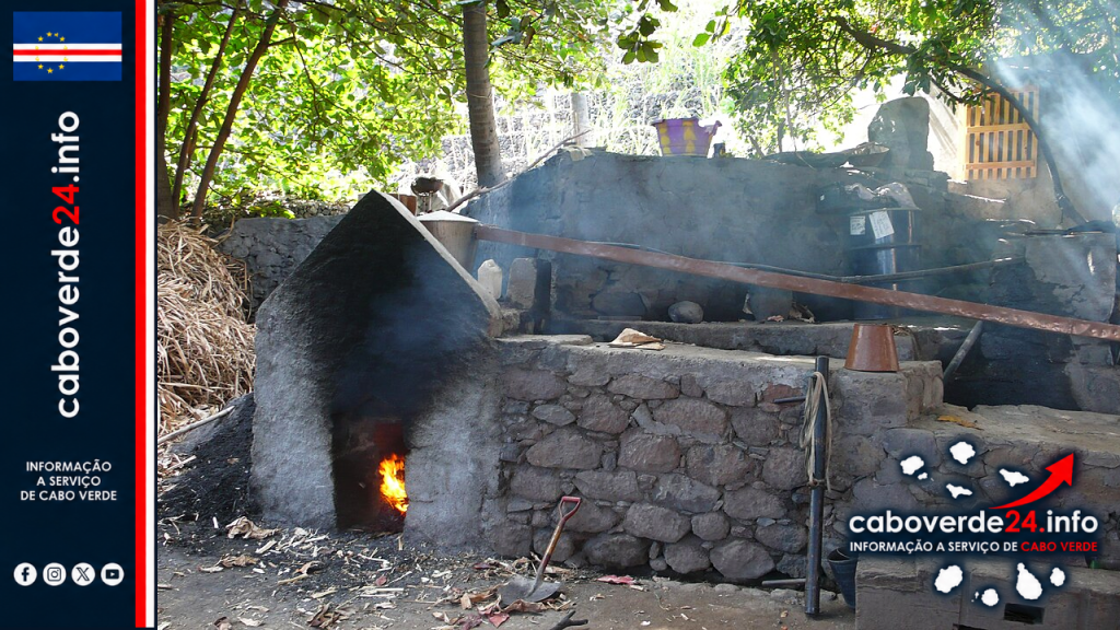 Arquivo — alambique utilizado na produção de grogue em Santo Antão, janeiro de 2010. Foto: IGTaylor / Wikimedia Commons (CC BY-SA 3.0). Não mostra uma fiscalização atual.