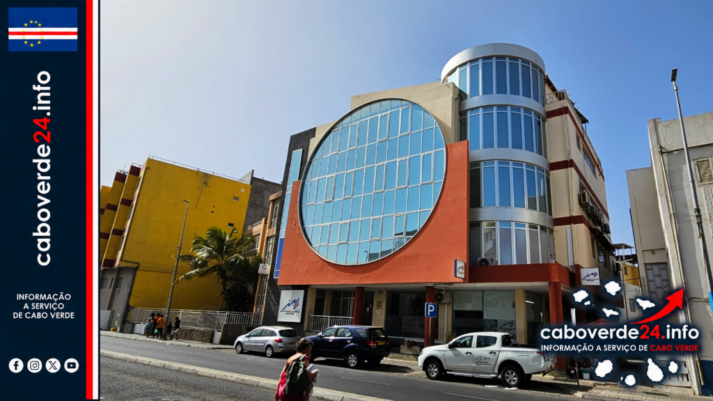Edifício do Instituto Nacional de Estatística, na Praia, em fotografia de arquivo de fevereiro de 2025. A imagem identifica a instituição e não documenta a recolha iniciada em outubro.