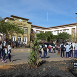 Exterior do Liceu Domingos Ramos, na cidade da Praia, numa fotografia de arquivo de março de 2016. A imagem ilustra o contexto escolar e não documenta os processos citados no relatório.