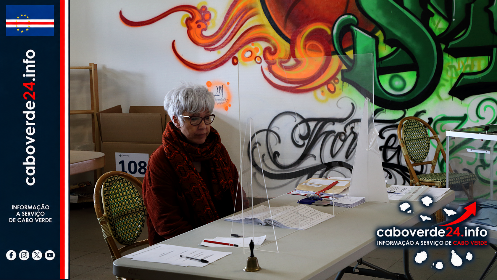 Arquivo — integrante de uma mesa de voto em Tourcoing, França, em 10 de abril de 2022. Imagem ilustrativa; não documenta as presidenciais de Cabo Verde em 2026.