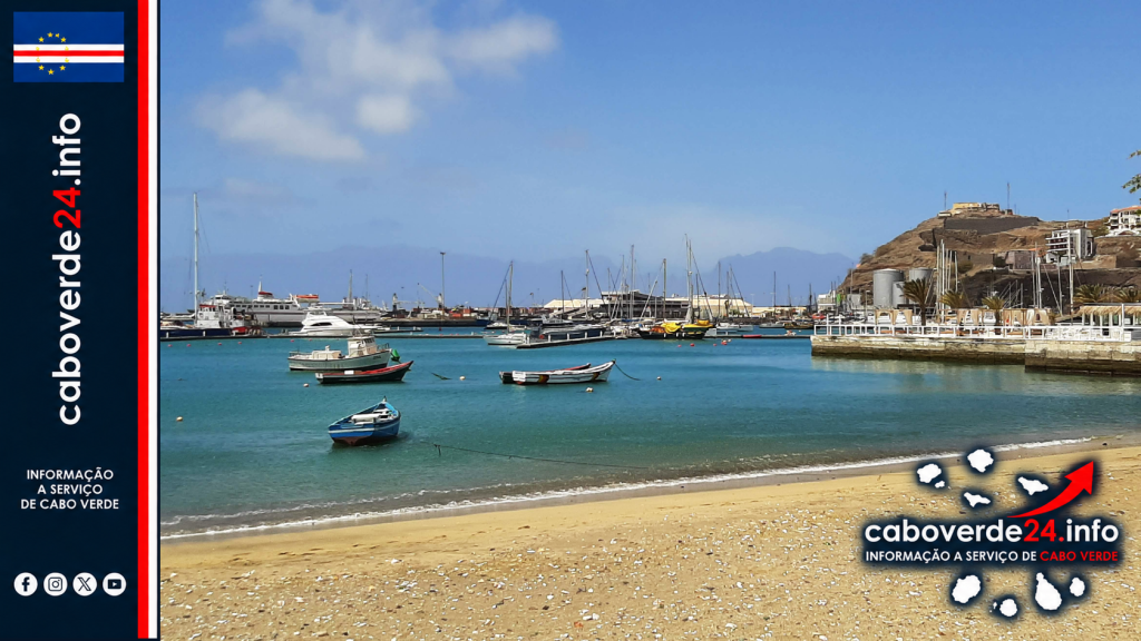 Porto do Mindelo, com embarcações na baía, numa fotografia de arquivo de 7 de março de 2020. A imagem ilustra o contexto náutico e não documenta a Ocean Race nem a transferência orçamental de 2026.