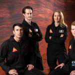 Imagem de arquivo — os quatro membros da CHAPEA 2, fotografados pela NASA em 8 de outubro de 2025.