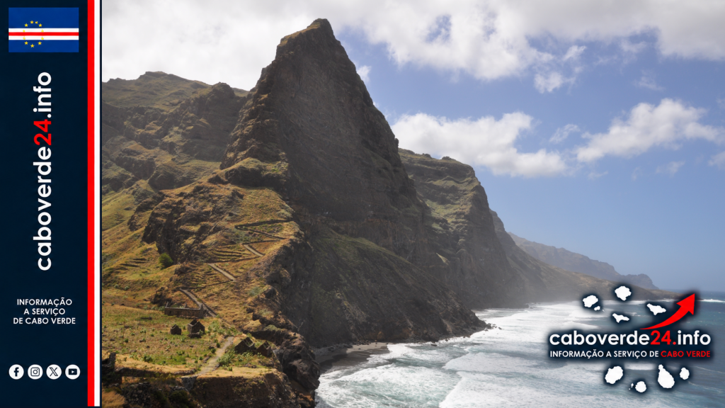 Costa de Santo Antão em fotografia de arquivo. A imagem ilustra o território e o espaço marítimo cabo-verdianos; não representa os limites propostos da plataforma continental.