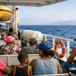 Passageiros a bordo de uma embarcação interilhas, numa imagem de arquivo publicada pelo Caboverde24.info em 23 de junho de 2026. A fotografia não mostra o Dona Tututa nem o exercício de 15 de outubro.