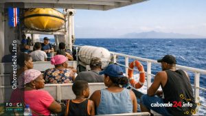 Passageiros a bordo de uma embarcação interilhas, numa imagem de arquivo publicada pelo Caboverde24.info em 23 de junho de 2026. A fotografia não mostra o Dona Tututa nem o exercício de 15 de outubro.
