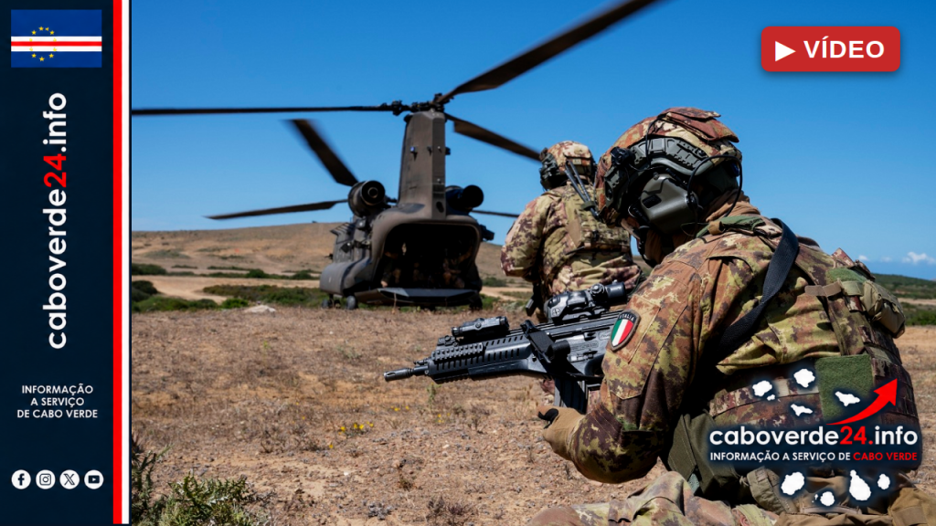 Arquivo — um CH-47F do Exército italiano durante o exercício CAEX I/2025, em junho de 2025. A fotografia não mostra o helicóptero nem o local do acidente na Bósnia-Herzegovina.