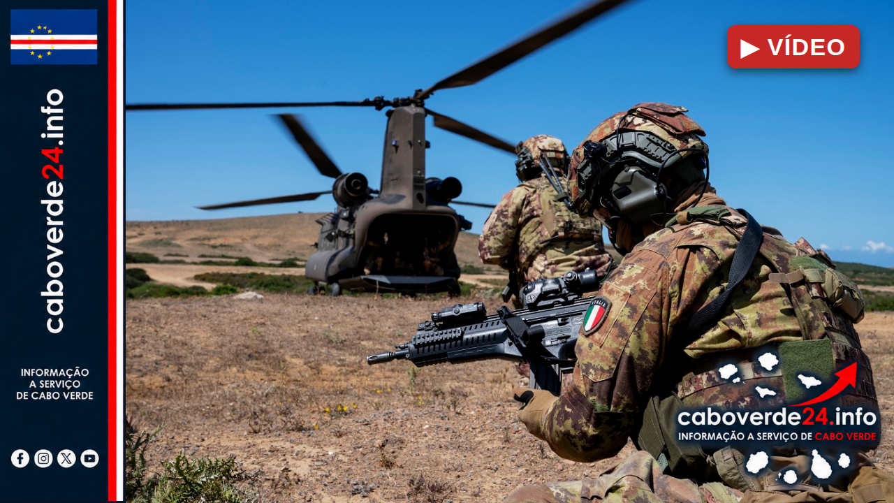 Arquivo — um CH-47F do Exército italiano durante o exercício CAEX I/2025, em junho de 2025. A fotografia não mostra o helicóptero nem o local do acidente na Bósnia-Herzegovina.