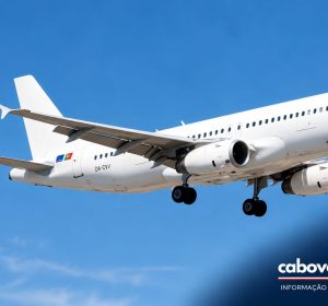 Cabo Verde Airlines recorre a avião português enquanto Boeing está fora de operação  “Airbus A320 da White Airways assegura ligações entre Cabo Verde e Lisboa. A solução permite manter os voos internacionais, mas continuam por esclarecer o motivo da indisponibilidade do Boeing e os custos do aluguer.”