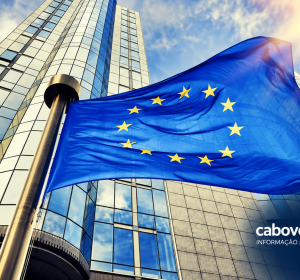 Banco Central Europeu sobe juros para 2,50%: o que pode significar para Cabo Verde ​“O Banco Central Europeu voltou a aumentar as taxas de juro. Cabo Verde não pertence à zona euro, mas a ligação fixa do escudo ao euro faz com que as decisões tomadas em Frankfurt mereçam atenção também no arquipélago.” ​Por Caboverde24.info