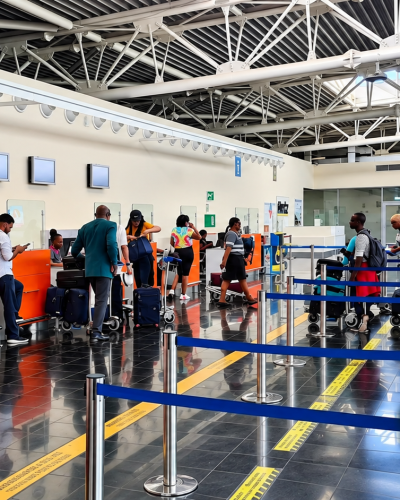 Turistas estrangeiros estão a encontrar o mesmo obstáculo em Cabo Verde — e a resposta aparece tarde demais ​“Relatos repetidos de viajantes mostram dificuldades em perceber onde encontrar e reservar os voos domésticos, precisamente quando querem organizar férias por várias ilhas.”