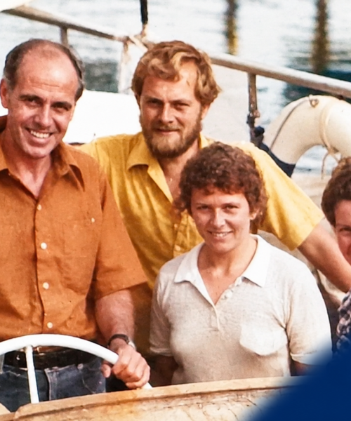 A BBC recupera história de veleiro intercetado em Cabo Verde há 50 anos ​“Colin Foskett, hoje com 79 anos, recorda uma aventura de cerca de 20 mil milhas iniciada em 1975. Pelo caminho, o veleiro Auralyn II foi intercetado em Cabo Verde e homens armados subiram a bordo por causa de uma bandeira.”